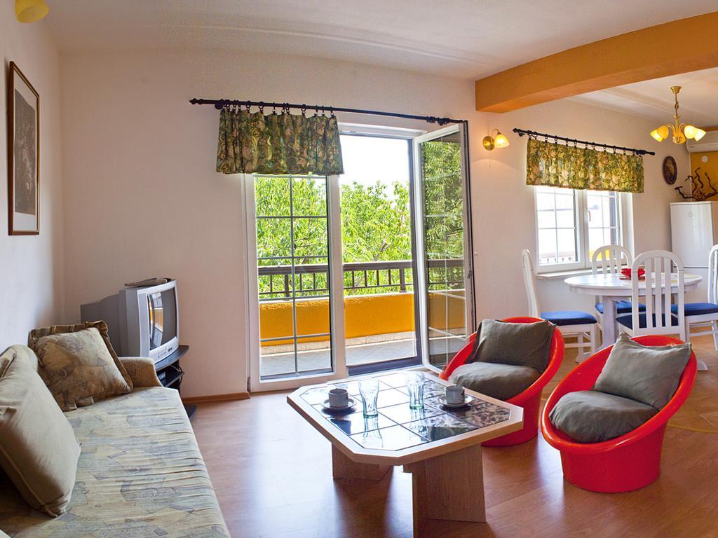 Apartments Villa Annika سلاتين الغرفة الصورة